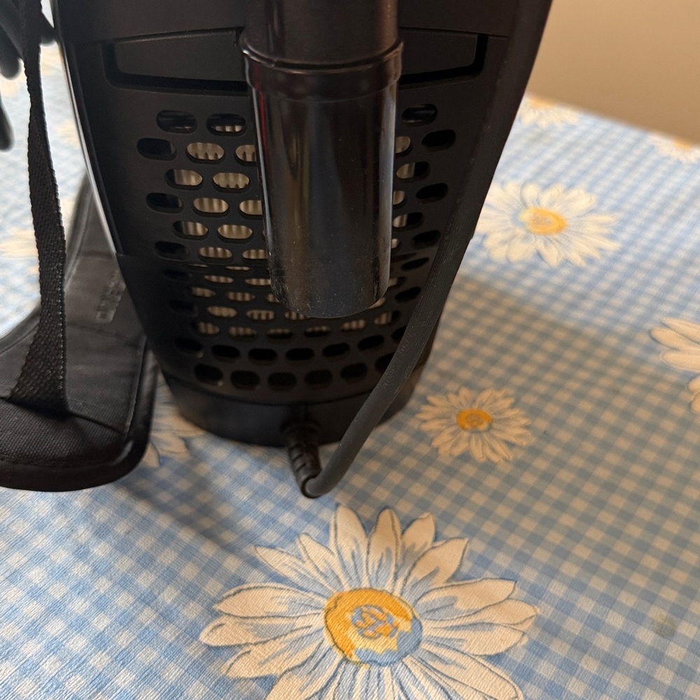 EUC~Oreck Black Handheld Vacuum W/Attachments/Filter Bag & Instruction Manual - Picture 4 of 14